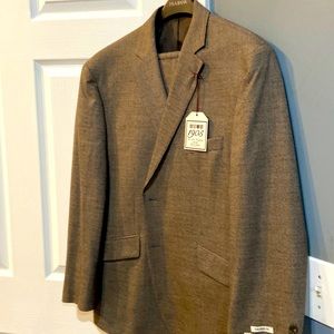 Brand new men's Jos A Bank 2 button, dual vent suit